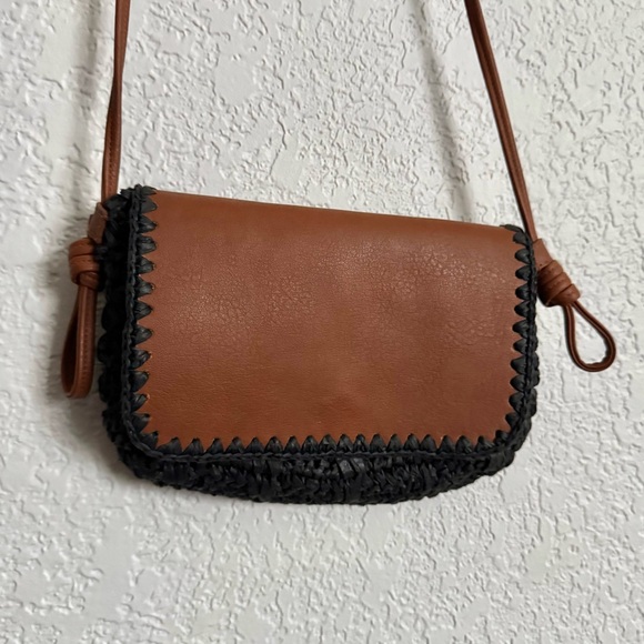 Universal Thread Straw Flap Knotted Crossbody Bag - Brown/Black - Picture 3 of 6